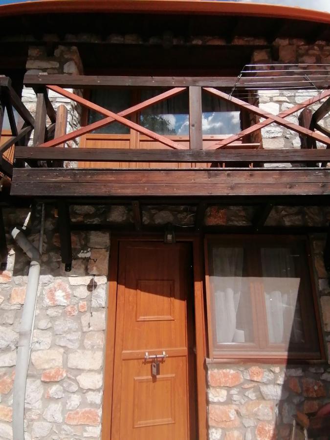 Traditional Stone Cottage In Palio Elatohori Kültér fotó