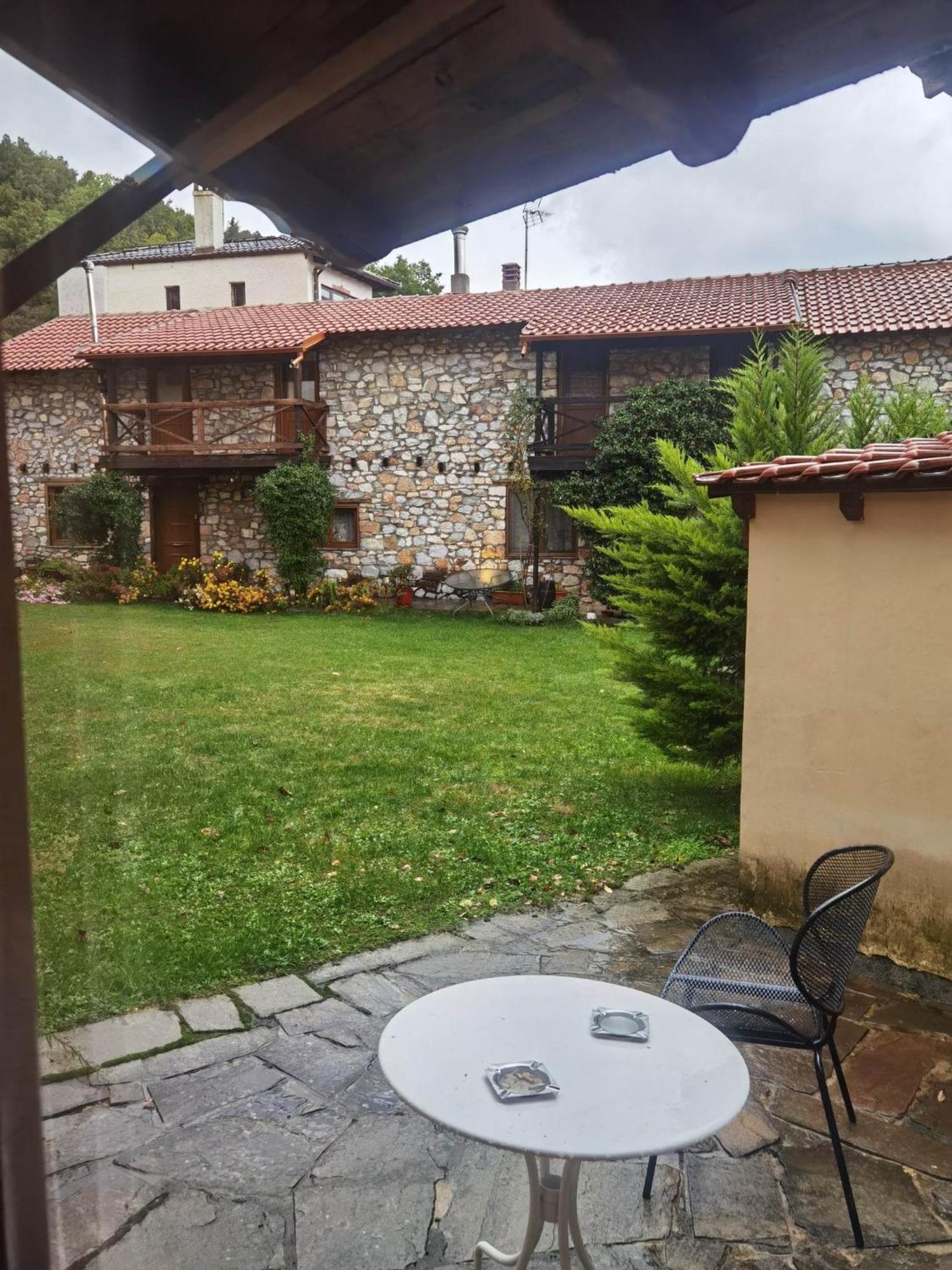 Traditional Stone Cottage In Palio Elatohori Kültér fotó